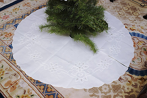 Imperial Embroidered Tree Skirt All Cotton. - Click Image to Close
